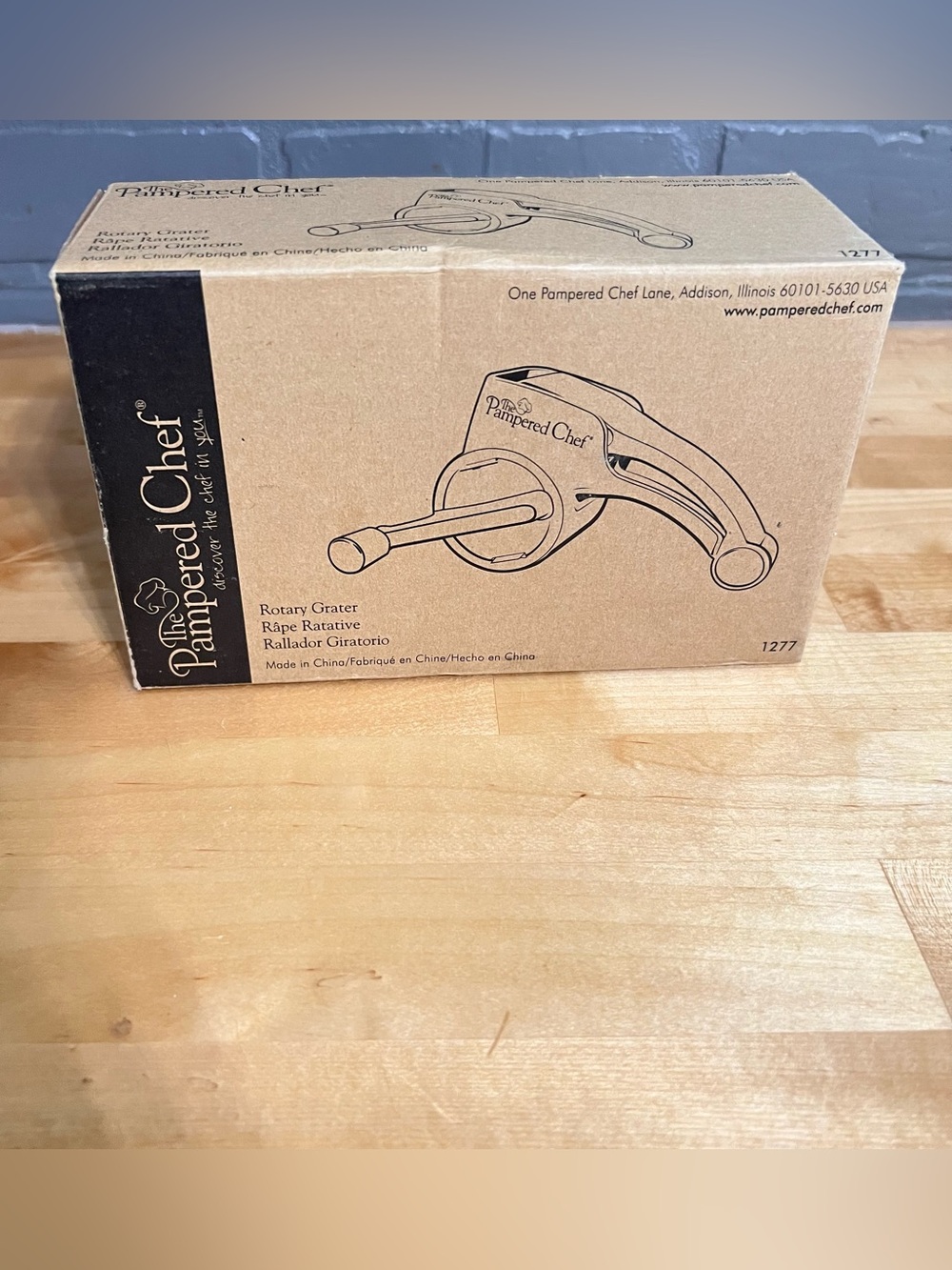NWT The Pampered Chef Rotary Grater #1277
White